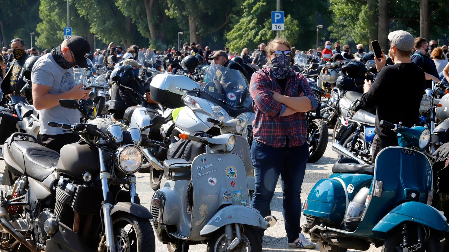 Am 18. Juli des letzten Jahres versammelten sich über 6000 Motorradfahrer auf Nürnbergs Straßen und demonstrierten gemeinsam gegen Lärmverminderung und Fahrverbote. 
