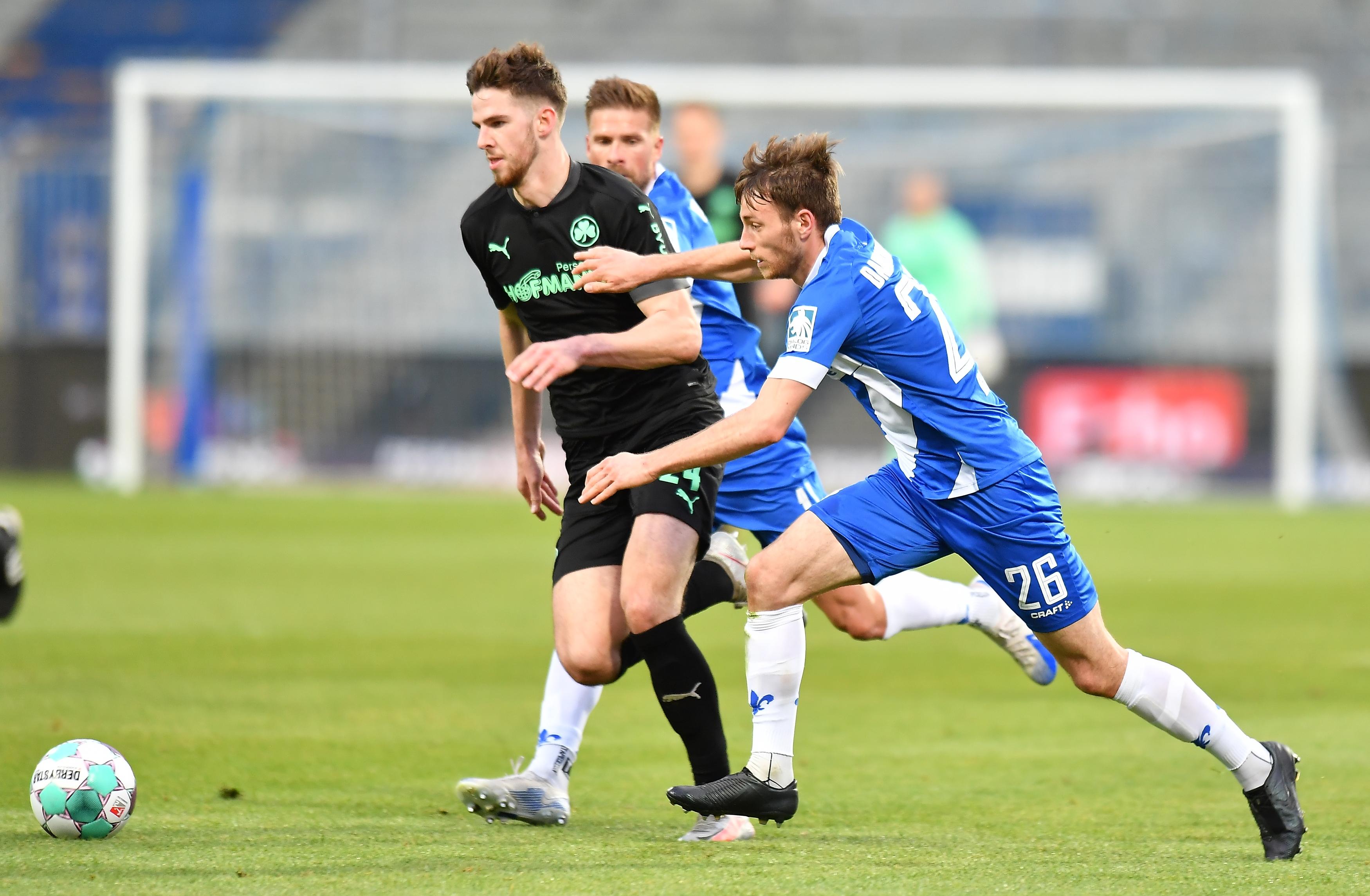 Wie praktisch alle Fürther nach der Pause stärker als davor. Schob dann aber energisch mit an, um zumindest einen Punkt zu erkämpfen. kicker: 2,5 | User: 2,3 (70 Stimmen)