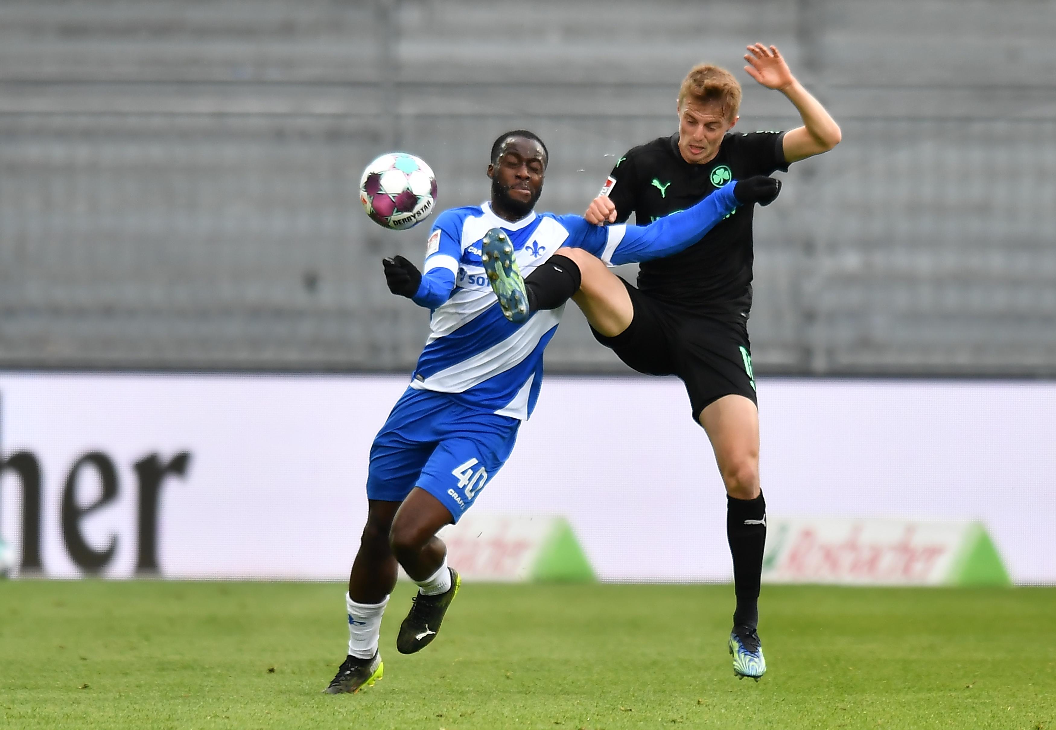 Nicht so präsent, nicht so energisch dabei den Gegner zu stören, wie er das schon häufig gezeigt hat. Fürths Zehner musste deswegen auch schon in der Pause in der Kabine bleiben. kicker: 4,5 | User: 4,4 (70 Stimmen)