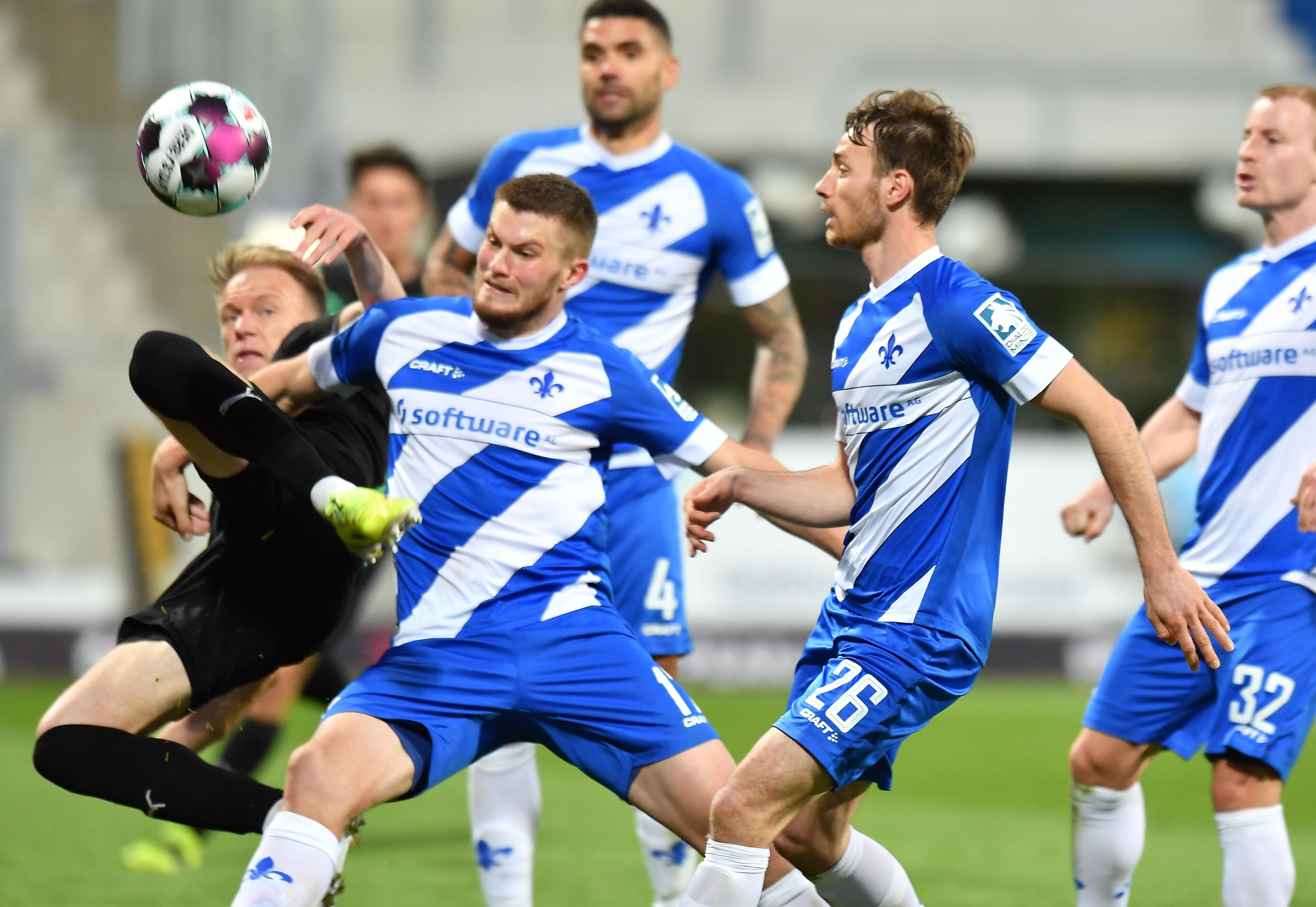 Emsig, bemüht, in der 42. Minute torgefährlich. Ansonsten lange blass und erst in der Fürther Druckphase wieder mit auffälligen Momenten. kicker: 4 | User: 3,0 (69 Stimmen)