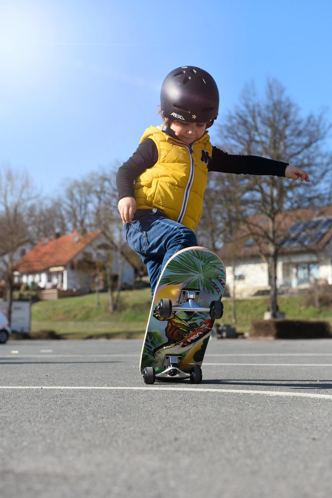 ...  mit dem Skateboard oder....