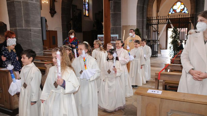 Elf Kinder aus der Grundschule Holzheim feierten Erstkommunion