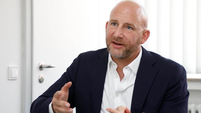 Olaf Kuch ist seit September 2020 Stadtrechtsdirektor, zuvor war er Chef des Einwohneramts. Zum Aufgabenbereich des Juristen gehören das Einwohneramt, das Ordnungsamt, das Standesamt, die Bürgerämter sowie das Amt für Digitalisierung und ab Mai das Rechtsamt.
Olaf Kuch ist seit September 2020 Stadtrechtsdirektor, zuvor war er Chef des Einwohneramts. Zum Aufgabenbereich des Juristen gehören das Einwohneramt, das Ordnungsamt, das Standesamt, die Bürgerämter sowie das Amt für Digitalisierung und ab Mai das Rechtsamt.