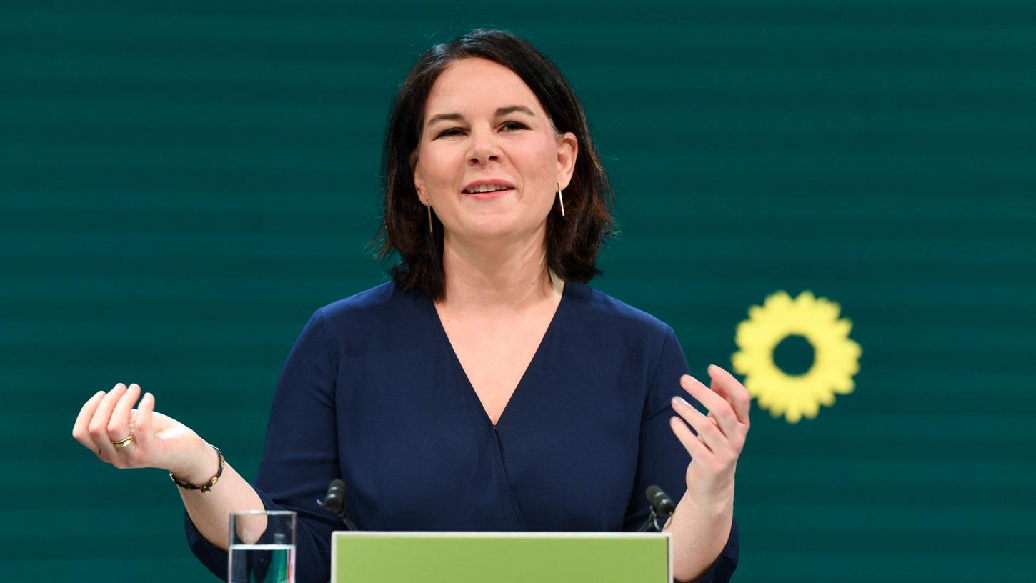Annalena Baerbock hat sich durchgesetzt und geht für die Grünen ins Rennen um das Kanzleramt.
Annalena Baerbock hat sich durchgesetzt und geht für die Grünen ins Rennen um das Kanzleramt.