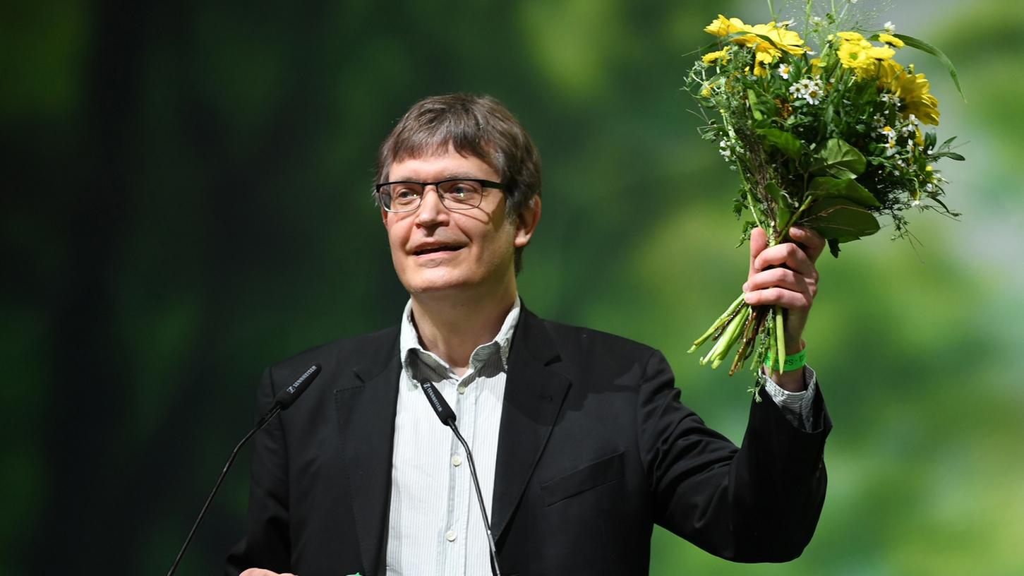 Noch war es in Augsburg erst die Nominierung. Doch der Einzug in den nächsten Bundestag ist Sascha Müller, dem Landesschatzmeister der Grünen, dank seines ausgezeichneten Listenplatzes so gut wie sicher.
Noch war es in Augsburg erst die Nominierung. Doch der Einzug in den nächsten Bundestag ist Sascha Müller, dem Landesschatzmeister der Grünen, dank seines ausgezeichneten Listenplatzes so gut wie sicher.