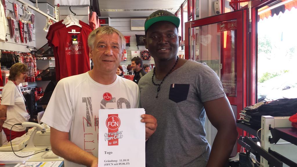 Archivbild: Jürgen Bergmann besucht den offiziellen Fanclub FC Nürnberg Togo.