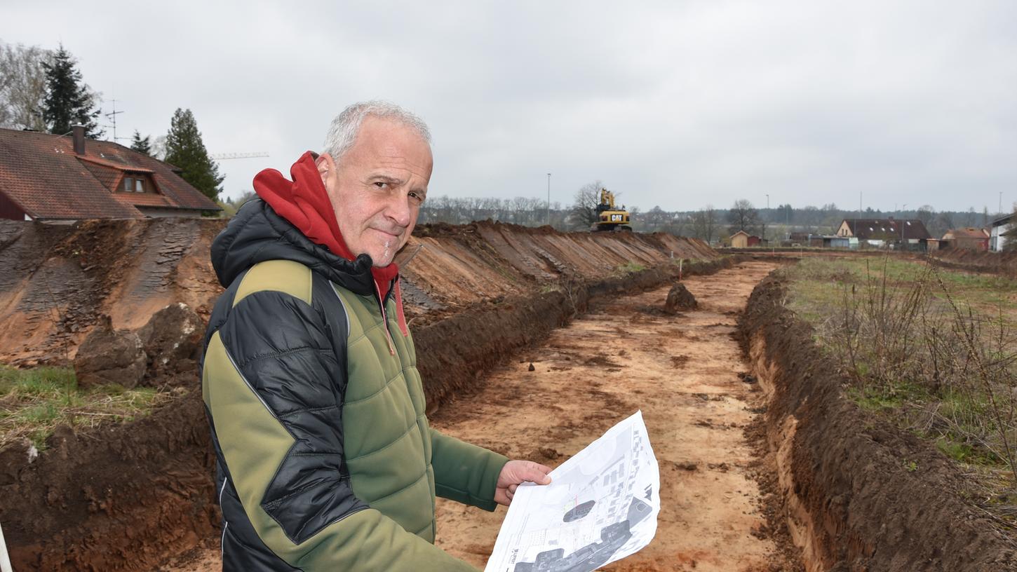 Archäologe Dr. Matthias Leicht hat vorerst seine Arbeit auf dem Gelände der Gärtnerei Basso beendet. Mit einem nahen Baubeginn des Baugebiets ist zu rechnen.