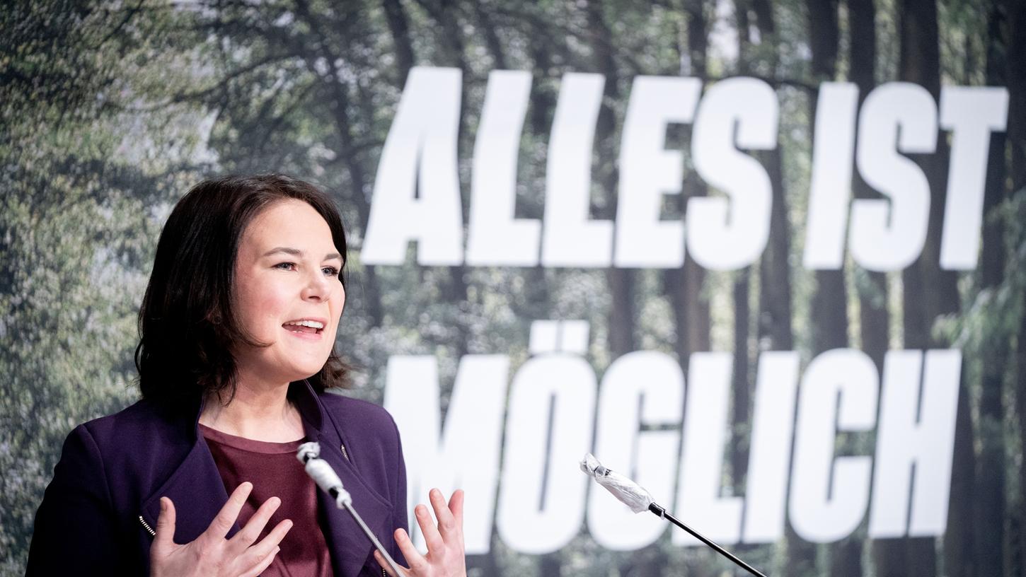 Die Grünen-Vorsitzende Annalena Baerbock wird ihre Partei als Kanzlerkandidatin in die Bundestagswahl führen.
Die Grünen-Vorsitzende Annalena Baerbock wird ihre Partei als Kanzlerkandidatin in die Bundestagswahl führen.