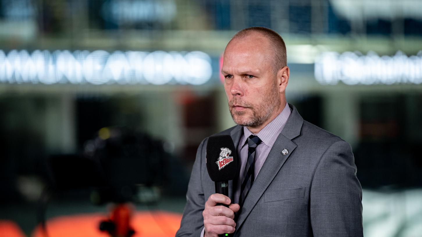 Ist freundlicher als er wirkt: Stefan Ustorf, Sportdirektor der Ice Tigers.
Ist freundlicher als er wirkt: Stefan Ustorf, Sportdirektor der Ice Tigers.