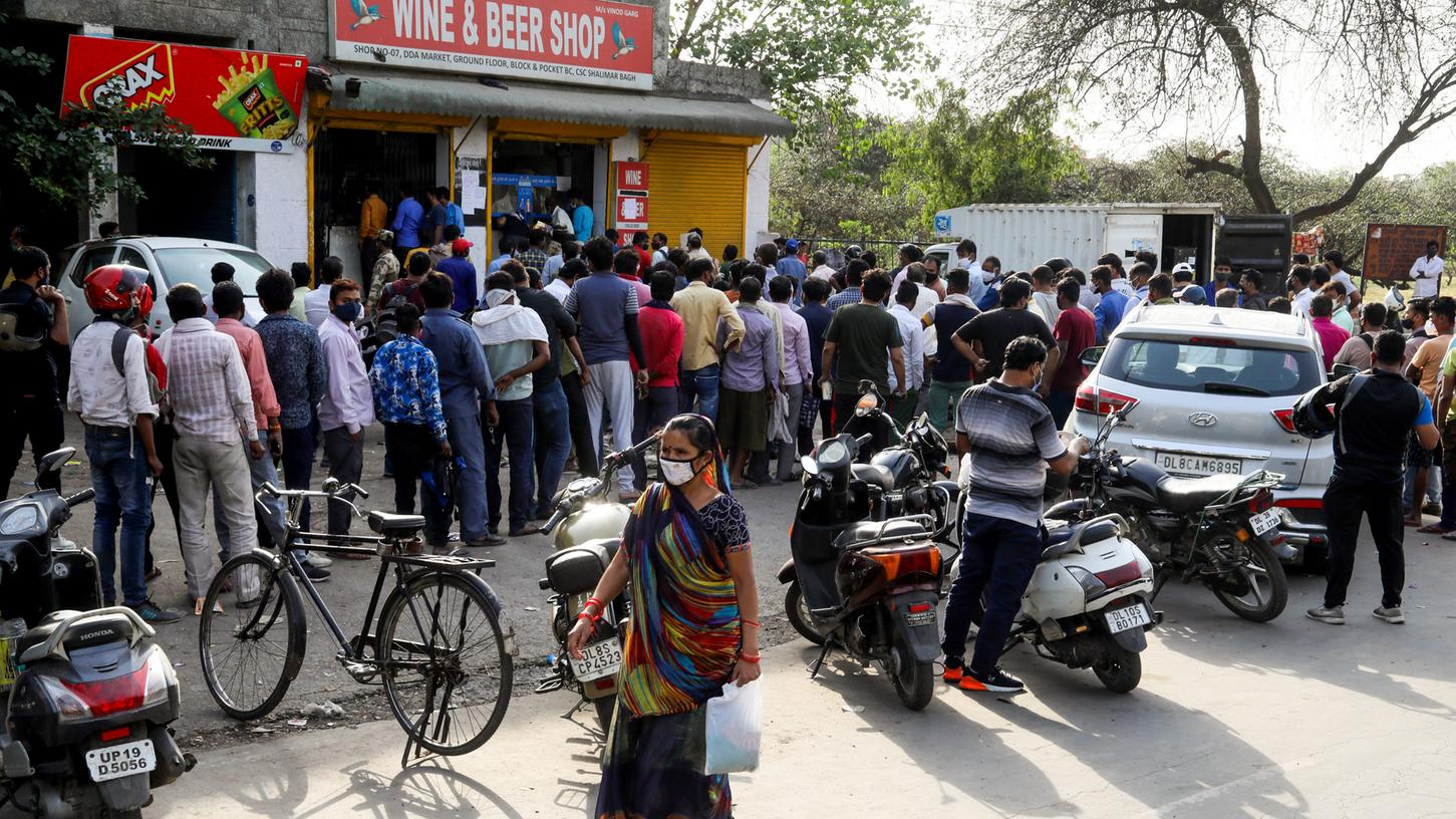 Die indische Hauptstadt geht in einen einwöchigen Lockdown. Das Gesundheitssystem sei nicht zusammengebrochen, aber es habe seine Grenzen erreicht, erklärte Chefminister Kejriwal.