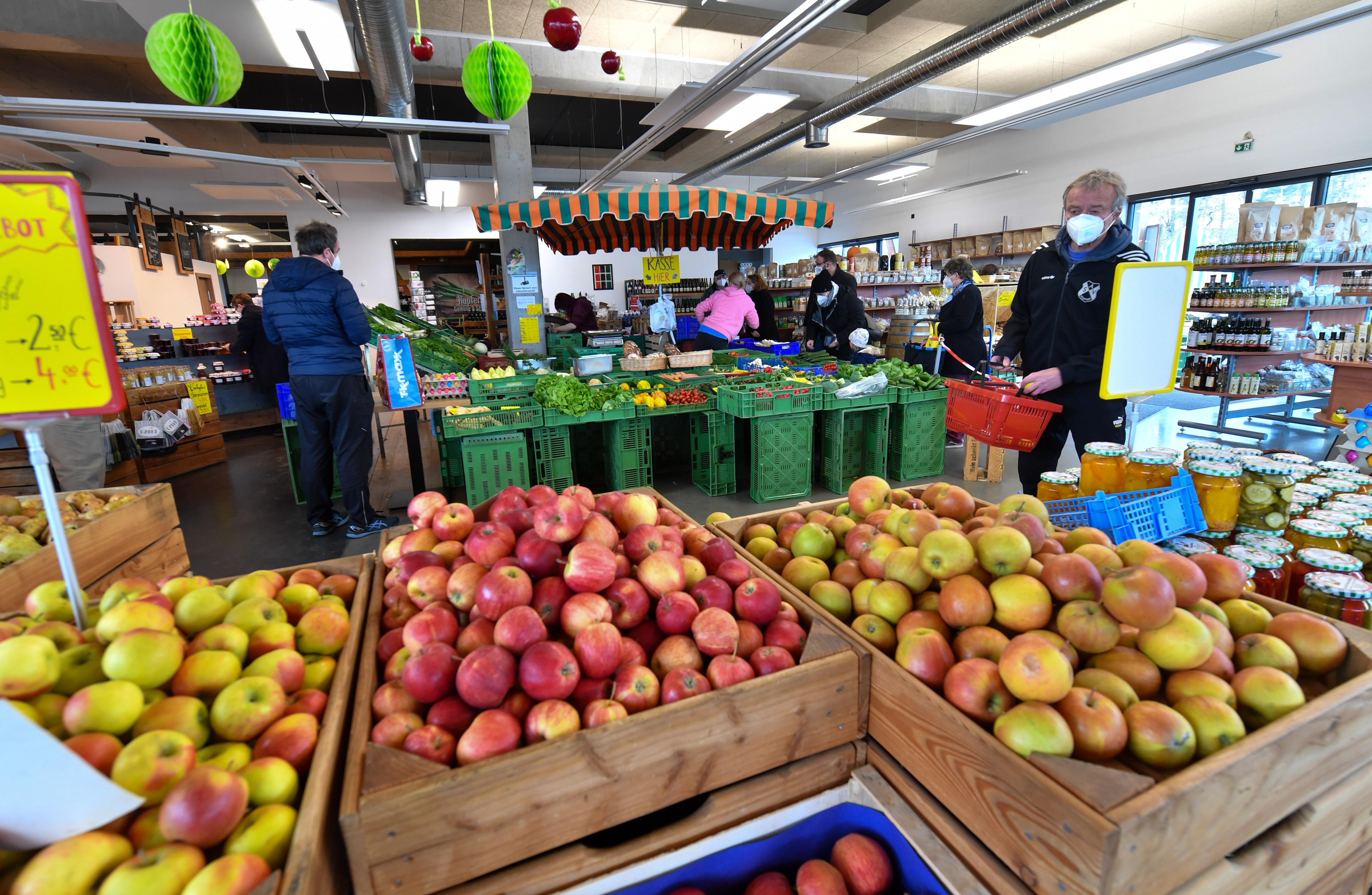 Hausen wäre nicht überregional bekannt für seinen Spargel und seine Feldfrüchte, hätte die Gemeinde nicht auch besonders viele Direktvermarkter im Dorf, sprich Hof- und Bauernläden, allesamt Familienbetriebe. Ein kleine Auswahl. 