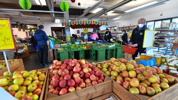Hausen wäre nicht überregional bekannt für seinen Spargel und seine Feldfrüchte, hätte die Gemeinde nicht auch besonders viele Direktvermarkter im Dorf, sprich Hof- und Bauernläden, allesamt Familienbetriebe. Ein kleine Auswahl.