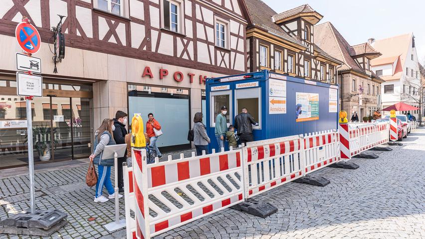 Der neue Schnelltest-Container in Herzogenaurachs Hauptstraße soll helfen, die Testpflicht für "Click & Meet" zu erfüllen.