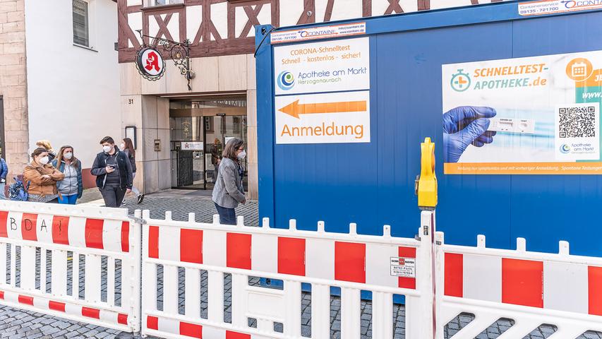 Der neue Schnelltest-Container in Herzogenaurachs Hauptstraße soll helfen, die Testpflicht für "Click & Meet" zu erfüllen.