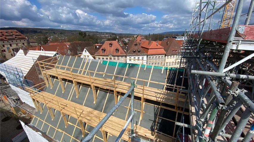 Gut gerüstet: Die Sanierung des Forchheimer Rathauses läuft auch Hochtouren 