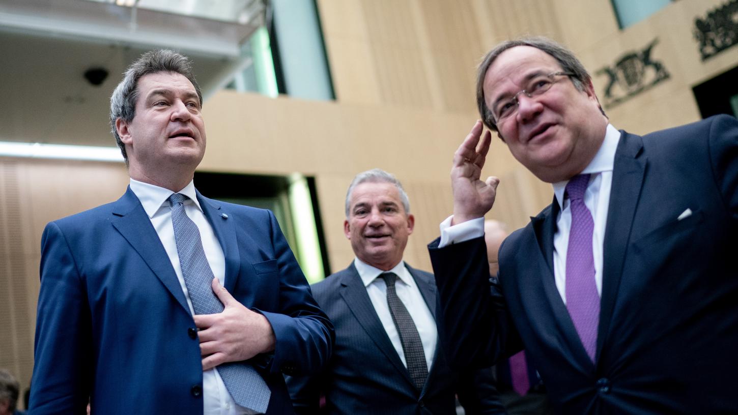 Der Machtkampf ist entschieden: Markus Söder (li.) gab sich Armin Laschet (re.) geschlagen.
Der Machtkampf ist entschieden: Markus Söder (li.) gab sich Armin Laschet (re.) geschlagen.