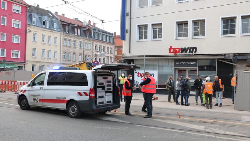 Betriebsunfall in der Südstadt: Bauschutt fällt auf Tram-Leitung
