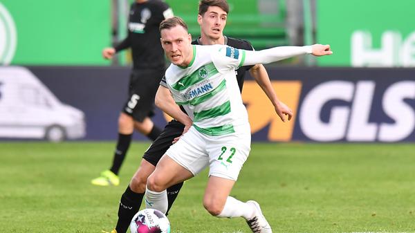 Dynamische Flankenläufe, entschlossene Antritte, dazu die Vorlage zum1:0 durch Sebastian Ernst – der Linksverteidiger war wieder einer der Auffälligsten.