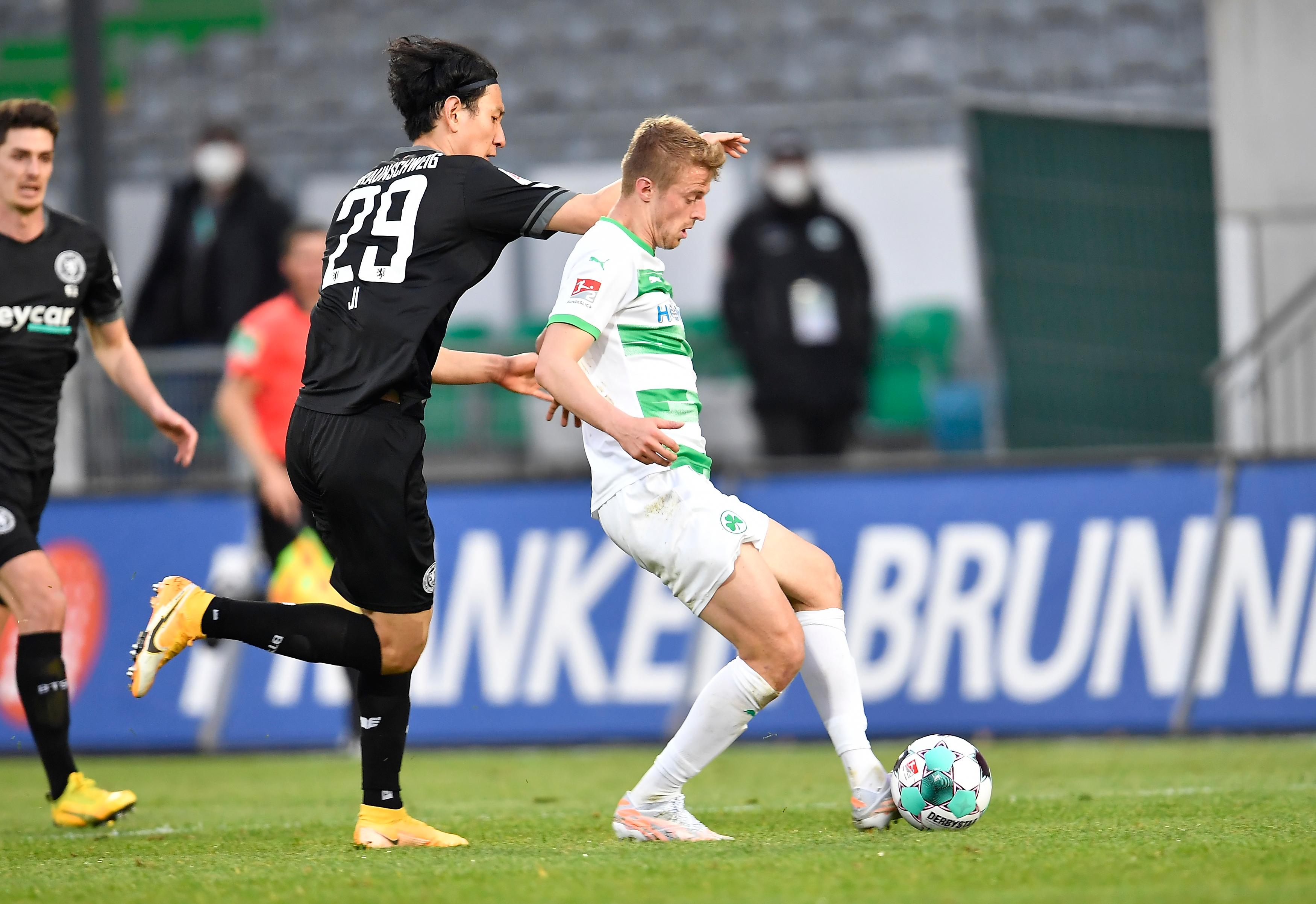 Markierte das wichtige 1:0. In Darmstadt am Freitag war er noch zur Pause in der Kabine geblieben, weil er nicht den besten tag hatte, gegen Braunschweig war er wieder voll auf der Höhe.