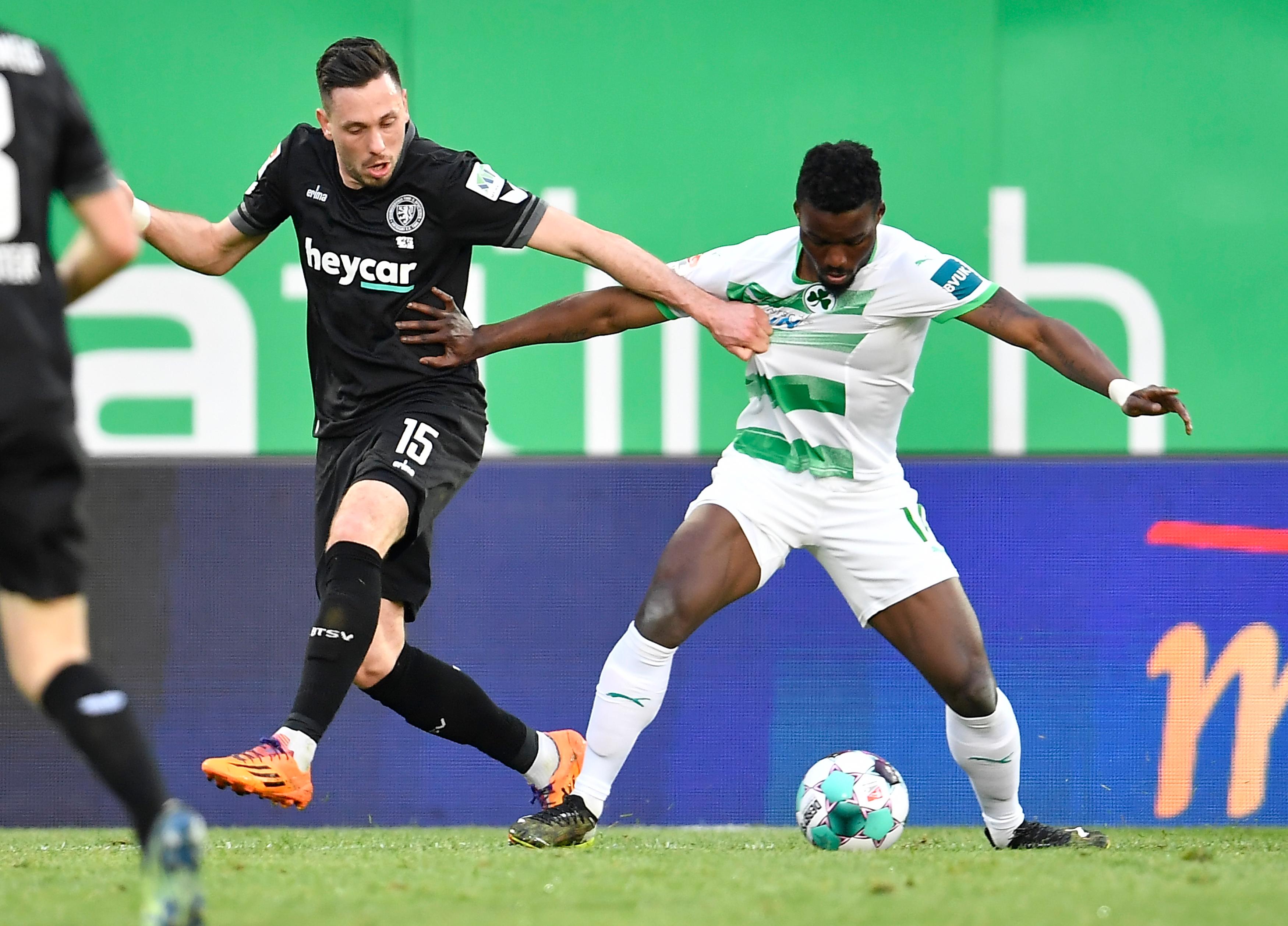 Ersetzte Paul Jaeckel in der Innenverteidigung, machte das grundsolide und ohne Fehler.