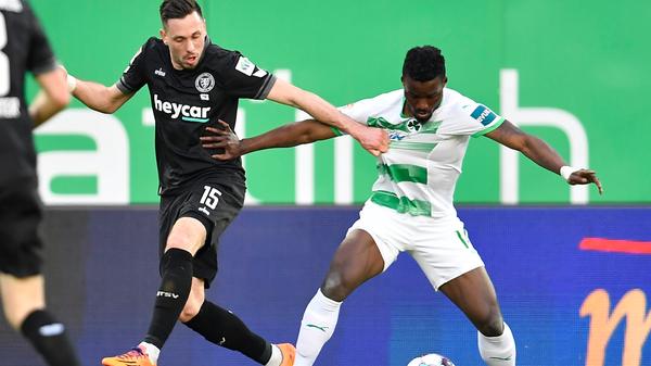 Ersetzte Paul Jaeckel in der Innenverteidigung, machte das grundsolide und ohne Fehler.