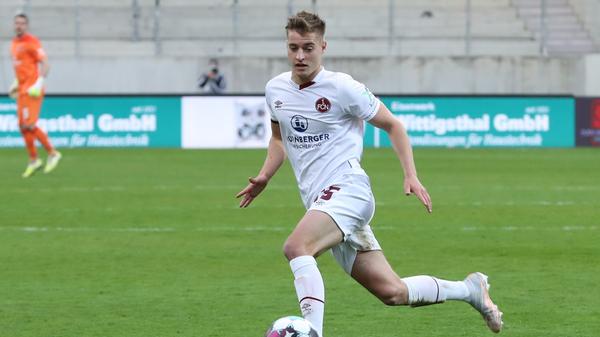 Tatsächlich die Entdeckung der Saison. Das war er übrigens auch schon in der vergangenen Spielzeit. Spätestens mit der Einführung des Drachenvierecks wurde Fabian Nürnberger praktisch unverzichtbar für den Club. Der muss dummerweise in Zukunft wohl trotzdem auf den Mittelfeldspieler verzichten: Stichwörter: Ausstiegsklausel und erste Liga. Zum Abschied eine sehr sachliche Note 2