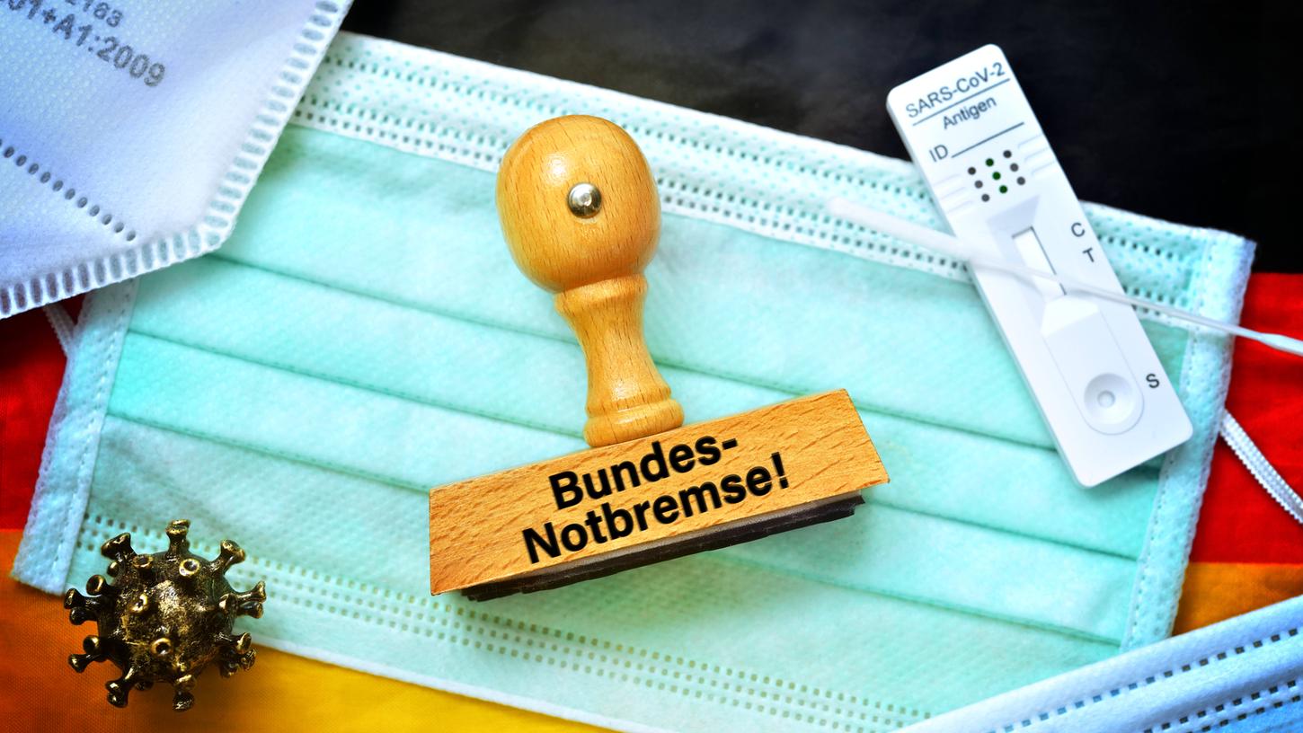 Der Bundestag hat am Mittwoch eine bundeseinheitliche Notbremse gegen die dritte Corona-Welle beschlossen. Mit der entsprechenden Änderung des Infektionsschutzgesetzes rücken Ausgangsbeschränkungen ab 22 Uhr und weitere Schritte zur Vermeidung von Kontakten näher.