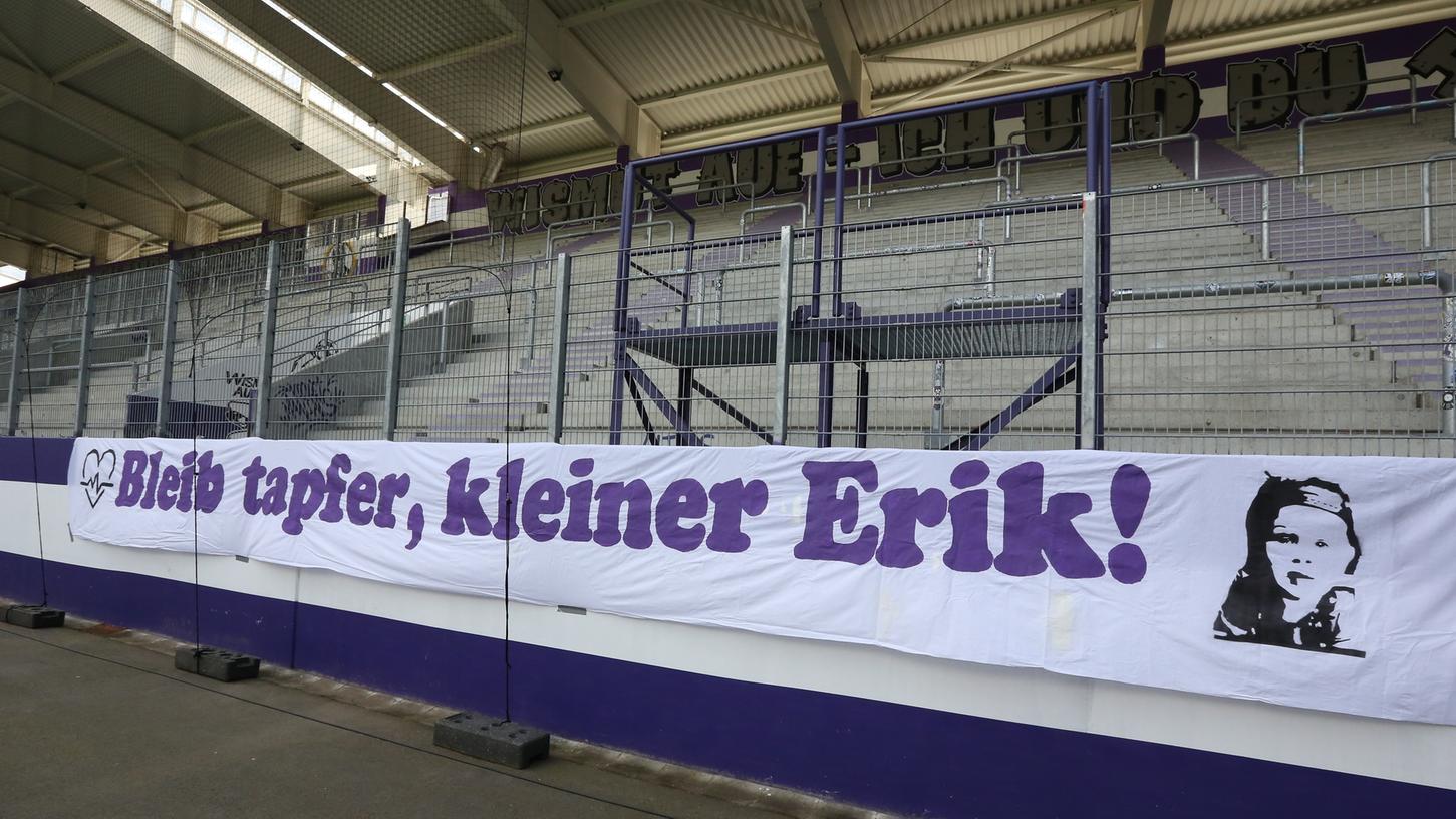 Zahlreiche Fans unterstützen den an Leukämie erkrankten Erik.
Zahlreiche Fans unterstützen den an Leukämie erkrankten Erik.