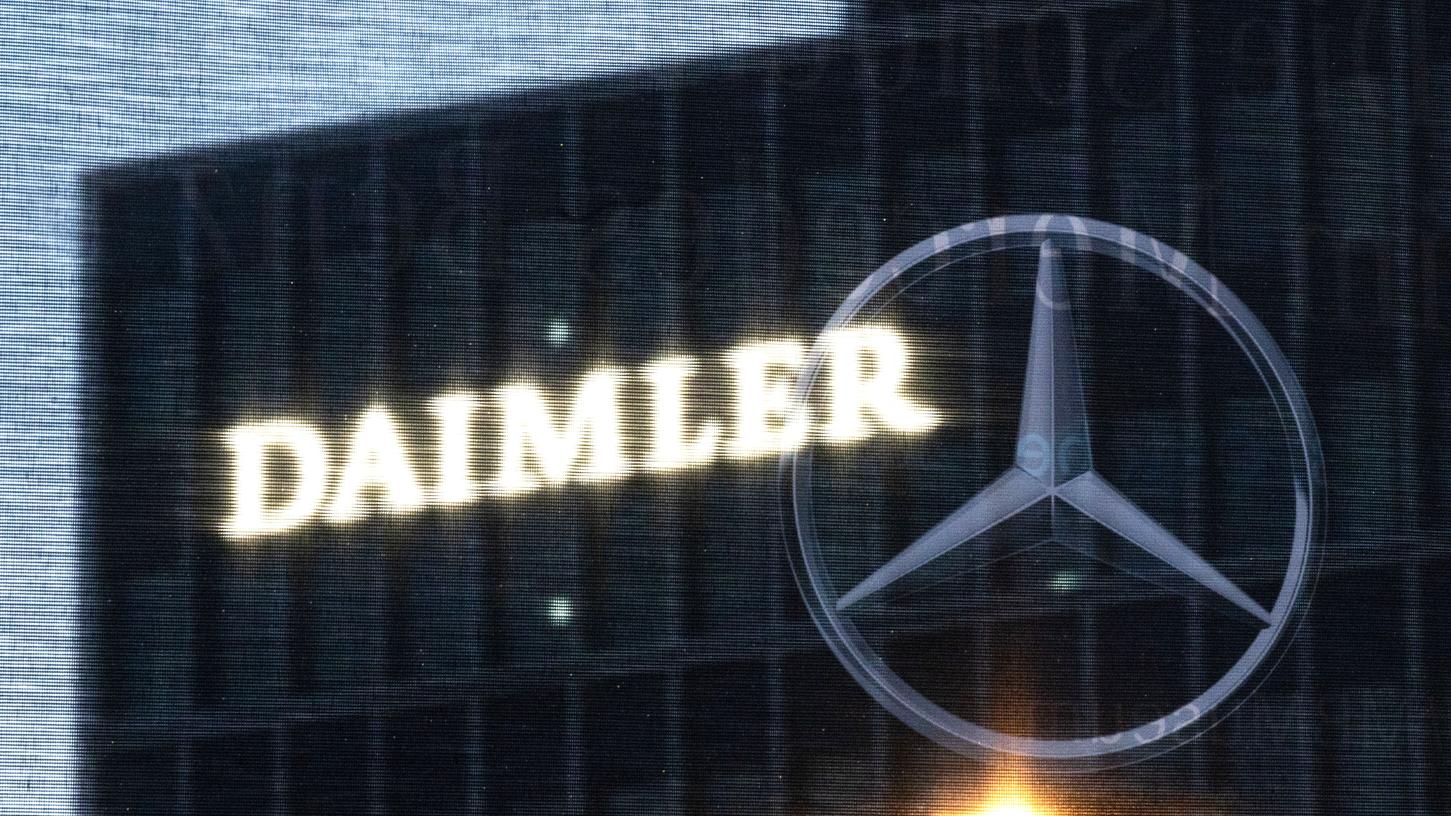 Die Zentrale der Daimler AG in Stuttgart. Tausende Mitarbeiter des Konzerns müssen wieder in die Kurzarbeit.