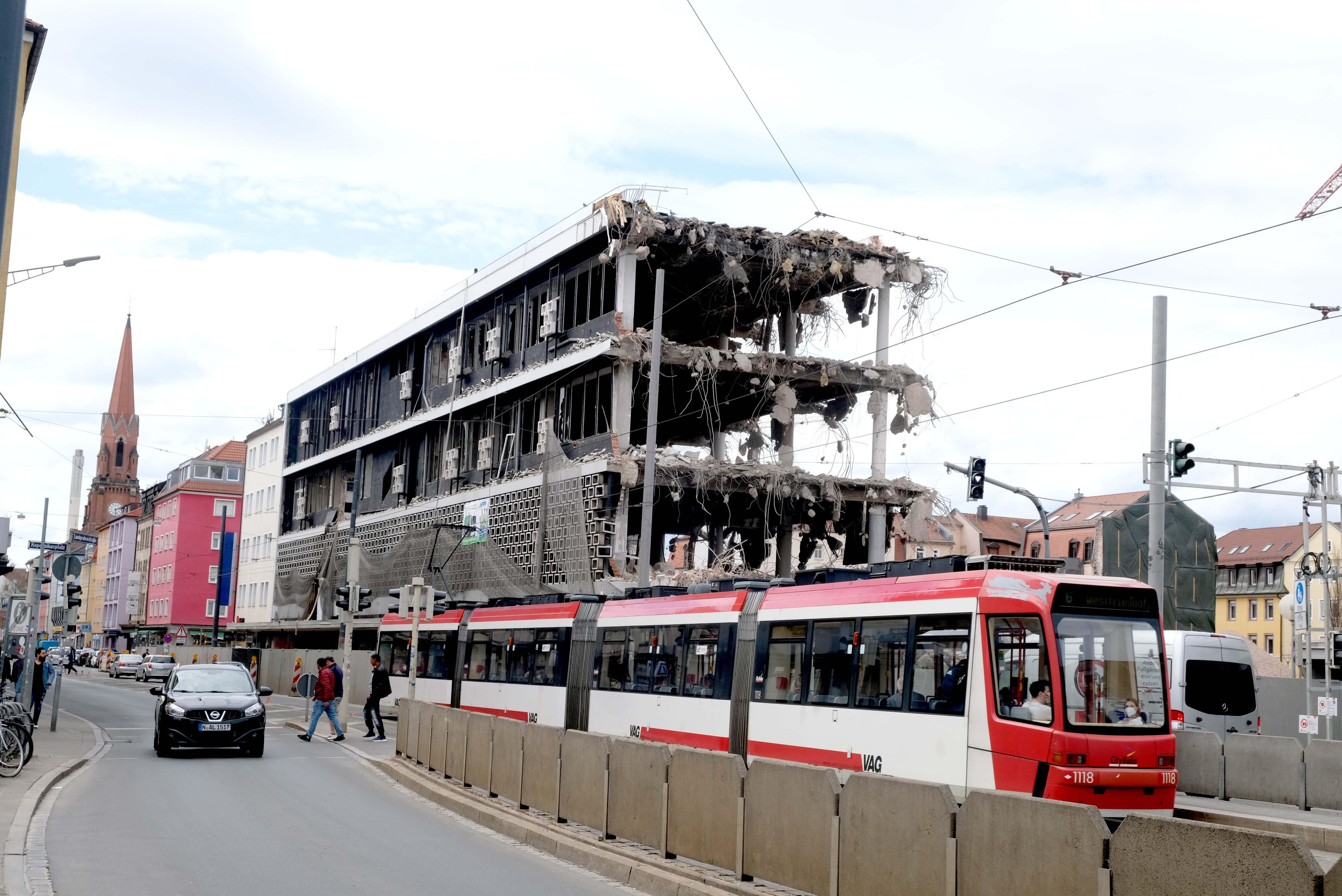 ,....Abrissarbeiten Aufseßplatz Schocken Stand 11.04.2021,....