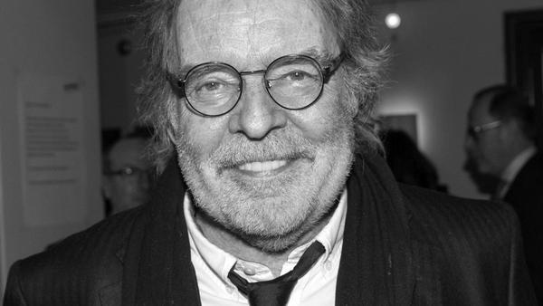 Die deutsche Leinwand-Szene ist in tiefer Trauer: Der Schauspieler und Sychronsprecher Thomas Fritsch (77) ist tot. Schauspielkollegin Anja Hauptmann (78) erklärte demnach: "Heute früh ist Thomas um 8 Uhr friedlich eingeschlafen."