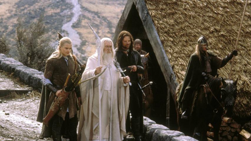 Unter den zehn meistverkauften Romanen kommt nur einer gleich zwei Mal vor: der englische Fantasy-Gott John R. R.Tolkien. Auf Platz vier steht "Der Herr der Ringe", sein Opus Magnum von 1954/55. 150 Millionen Mal fand es in Leserhände. Peter Jacksons dreiteilige Filmfassung feuerte das Fieber zusätzlich an... 