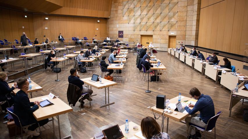 Seit Januar tagt der Stadtrat in reduzierter Form in der Stadthalle.
Seit Januar tagt der Stadtrat in reduzierter Form in der Stadthalle.