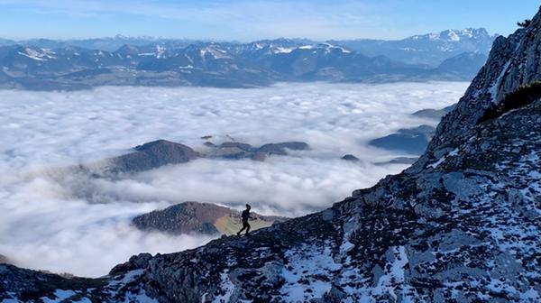 Der letzte Moment des Jahres soll ein persönlicher sein. Ihr ganz persönlicher Sport-Moment! Und das muss gar nicht so krass sein wie bei Läuferin Annika Johann vom Running Team Schamel aus Baiersdorf (im Bild am Berchtesgadener Hochthron). Es kann auch der wöchentliche Lauf um den Dechsendorfer Weiher sein oder die Fahrradrunde durch die Fränkische Schweiz oder der erste Besuch im Fitnessstudio. Egal, wie und unter welchen - 2021 erneut erschwerten - Bedingungen Sie Sport getrieben haben. Gut so! Auf ein Neues in 2022.