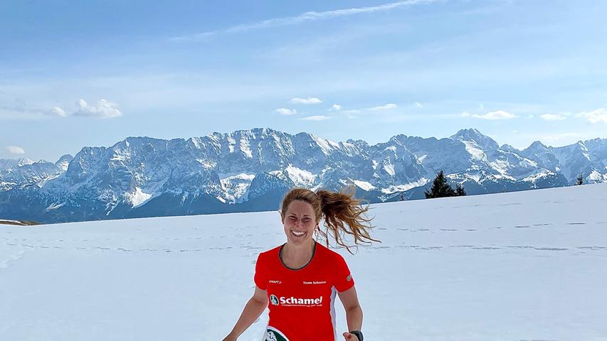 Foto: Running Team Schamel / privat; überm.v. aregler@gmx.de; gesp. 04/2021; ... Motiv: Läuferin Annika Johann vom Running Team Schamel aus Baiersdorf bei Alpe-Adria-Adventure, hier: Wank 1; Laufen; Berglauf;