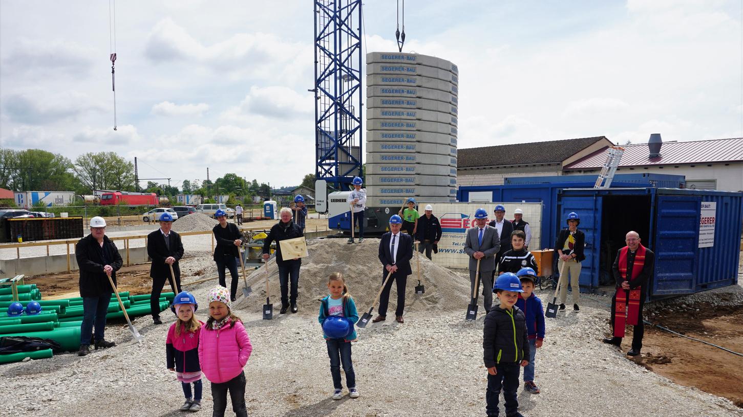 In wenigen Tagen jährt sich in Seubersdorf zum ersten Mal der Tag, an dem der Spatenstich für die neue Kindertagesstätte erfolgt ist. Rund 2,5 Millionen Euro flossen 2020 in dieses Projekt. Insgesamt veranschlagt sind Gesamtkosten von 7,35 Millionen Euro.  
