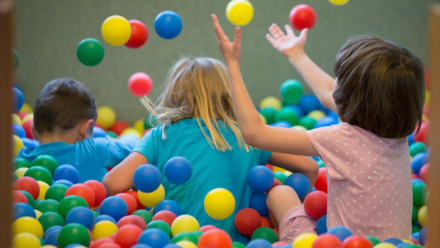 Bällebad in einer Kindertagesstätte - ein Bild aus ferner Zeit. Zuletzt lief in den Kitas der Notbetrieb. 