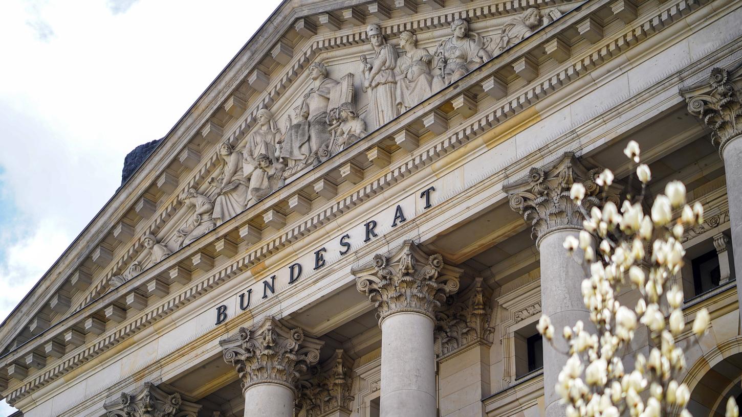 Der Bundesrats stimmt für Lockerungen für Geimpfte ab.
Der Bundesrats stimmt für Lockerungen für Geimpfte ab.