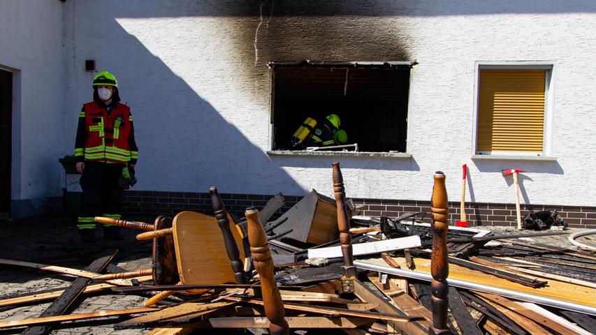 Zimmerbrand in Oberfranken: 81-jährige Frau wird dabei leicht verletzt