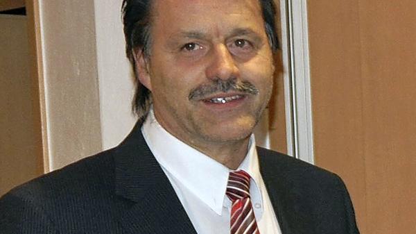 Ebenfalls seit 1996 ist Bernhard Kraus im Amt, allerdings nicht in Berg, sondern in Velburg im Landkreis Neumarkt in der Oberpfalz. Für eine erneute Amtszeit kann Kraus allerdings nicht antreten: Er ist mittlerweile 67 und hat damit die Altersgrenze erreicht.