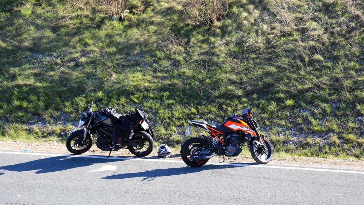 Verfolgungsjagd mit Polizei: Verdacht auf illegales Motorradrennen Verfolgungsjagd mit Polizei: Verdacht auf illegales Motorradrennen