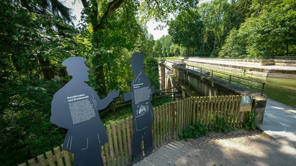 Ein Industriedenkmal der anderen Art ist der Ludwig-Donau-Main-Kanal, der südlich von Nürnberg bis weit in die Oberpfalz noch erhalten ist. Zwischen Feucht und Schwarzenbruck befindet sich der Brückkanal: Die künstliche Wasserstraße befindet sich auf einem kurzen Stück in luftiger Höhe, um die Schwarzach darunter passieren zu lassen.