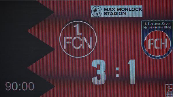 Die Führung ist zwar schon komfortabel, aber der Club hört nicht damit auf, Druck zu machen. Mit dem eingewechselten Robin Hack und dem Torschützen Tom Krauß kommen zwei Rot-Schwarze zu guten Möglichkeiten, das 4:1 nachzulegen, lassen diese jeweils aber liegen.