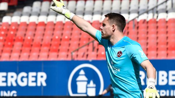 Segelte in der ersten Halbzeit an einer Ecke vorbei, ansonsten jederzeit auf dem Posten, wenn auch selten ernsthaft geprüft. Note: 3