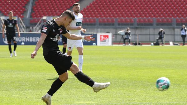 Gefiel durch energisches Nachsetzen und aggressives Anlaufen, schaltete sich auch immer wieder nach vorne ein und erzielte sein zweites Saisontor. Note: 2,5