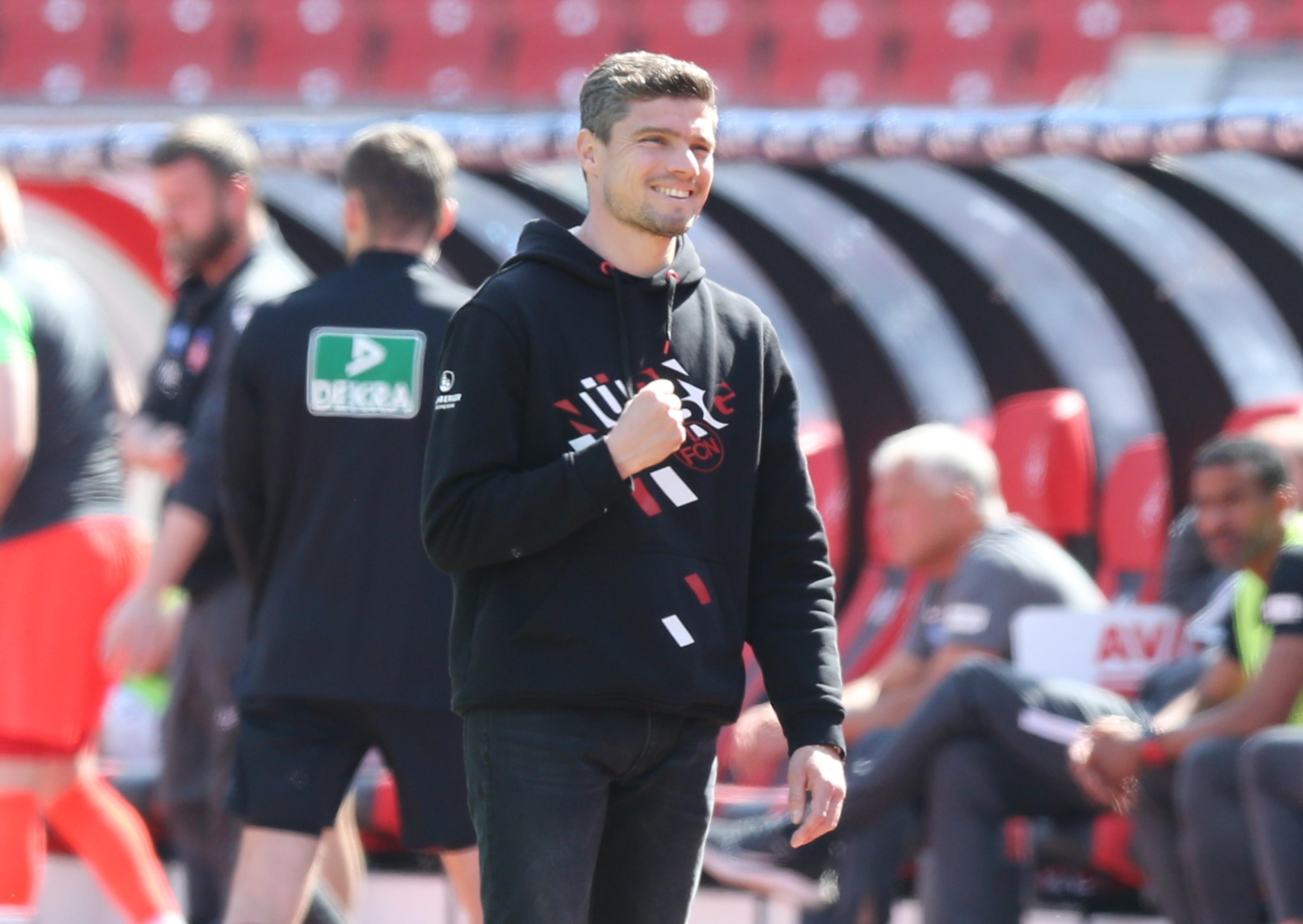 "Wow! Beste Leistung seit Monaten, Respekt!" Großes Lob kommt von Club-Fan Wolfgang Fink. Besondere Wertschätzung hat er für den Mann am Spielfeldrand übrig: "Das ist der Fussball, den Trainer Klaus uns zeigen will!"