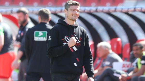 "Wow! Beste Leistung seit Monaten, Respekt!" Großes Lob kommt von Club-Fan Wolfgang Fink. Besondere Wertschätzung hat er für den Mann am Spielfeldrand übrig: "Das ist der Fussball, den Trainer Klaus uns zeigen will!"