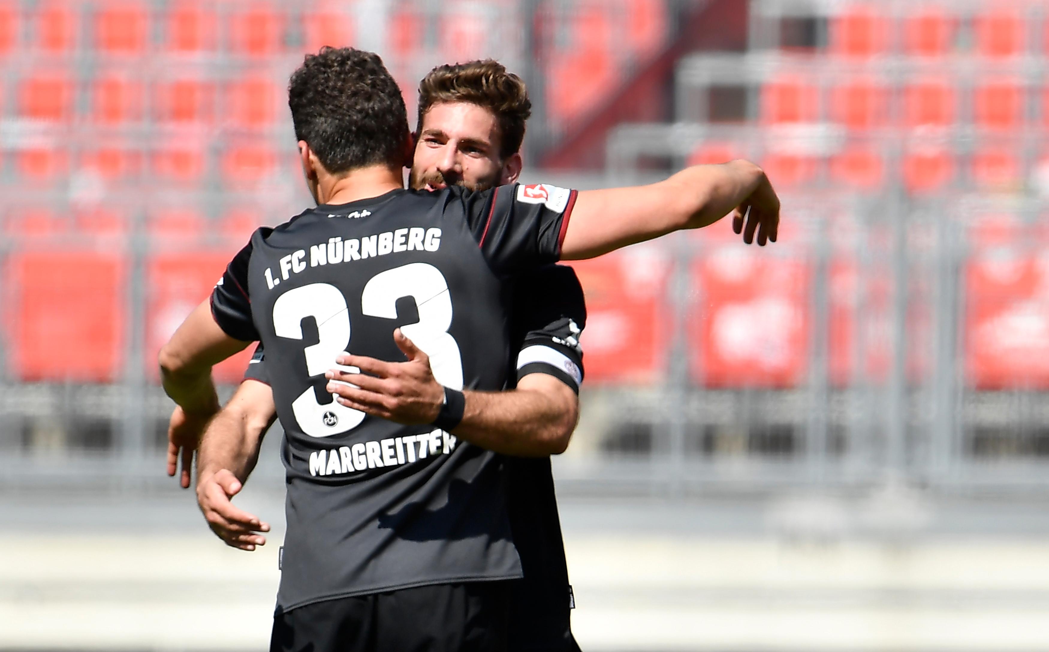 Die Kette des Lobes reißt nicht ab - "Eine sehr gute Leistung", urteilt Andi Dopichaj. Er habe bereits in den letzten Wochen eine positive Entwicklung beobachtet. Trotzdem: "So früh den Klassenerhalt zu feiern - das hätte ich noch Anfang März nicht für möglich gehalten."