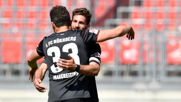 Die Kette des Lobes reißt nicht ab - "Eine sehr gute Leistung", urteilt Andi Dopichaj. Er habe bereits in den letzten Wochen eine positive Entwicklung beobachtet. Trotzdem: "So früh den Klassenerhalt zu feiern - das hätte ich noch Anfang März nicht für möglich gehalten."