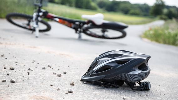 Unfallverursacher lacht Radfahrerin nach Sturz aus - und flüchtet einfach